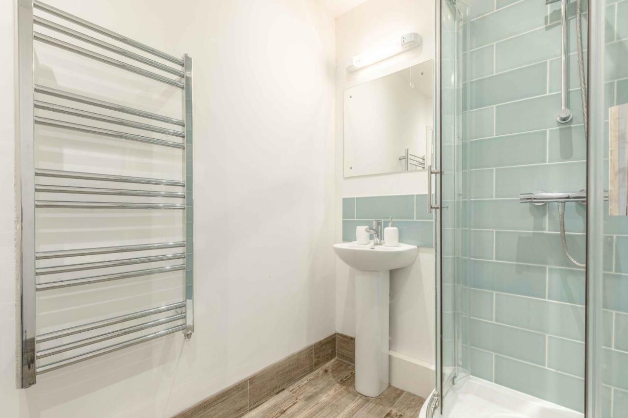 Modern Apartment Within Short Walk Of The Castle, High Street And Long Walk - Free Parking Виндзор Экстерьер фото